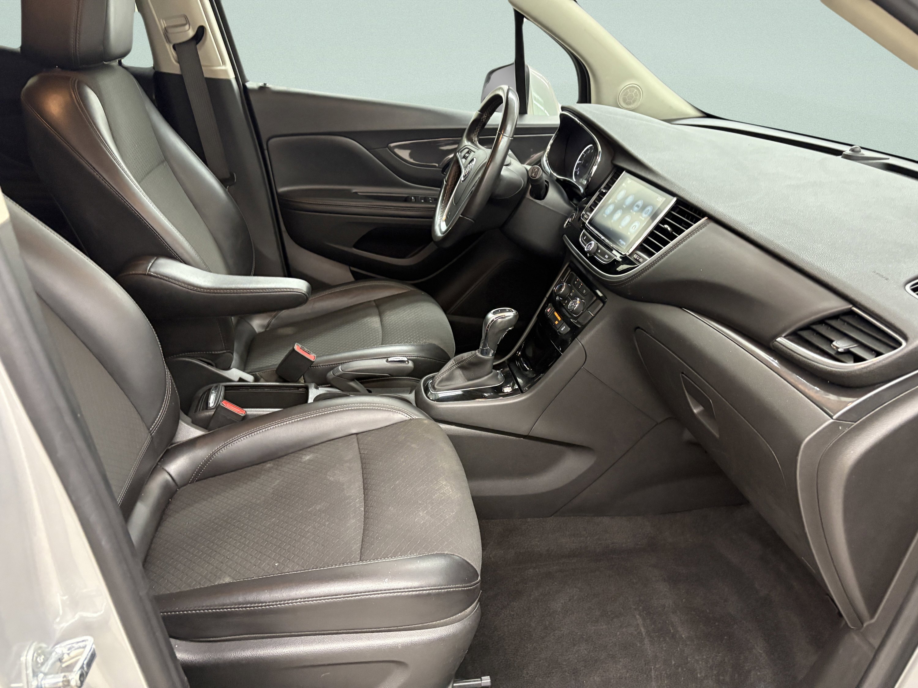 Used 2021 Buick Encore Preferred image 20
