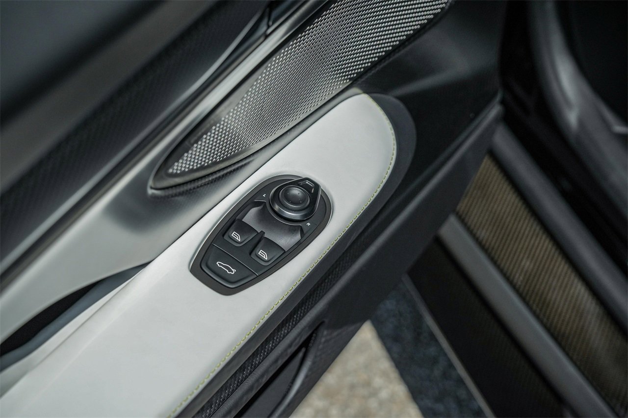 New 2025 Aston Martin Vanquish Coupe image 31