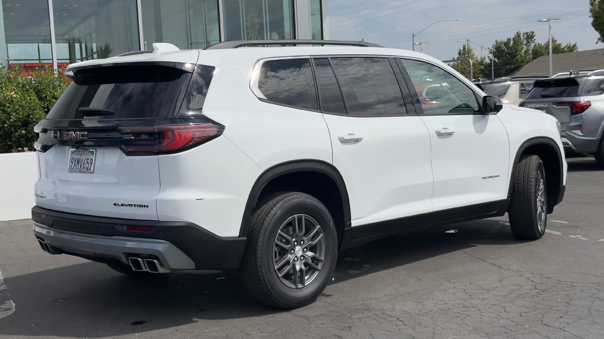 Used 2025 GMC Acadia Elevation FWD image 3
