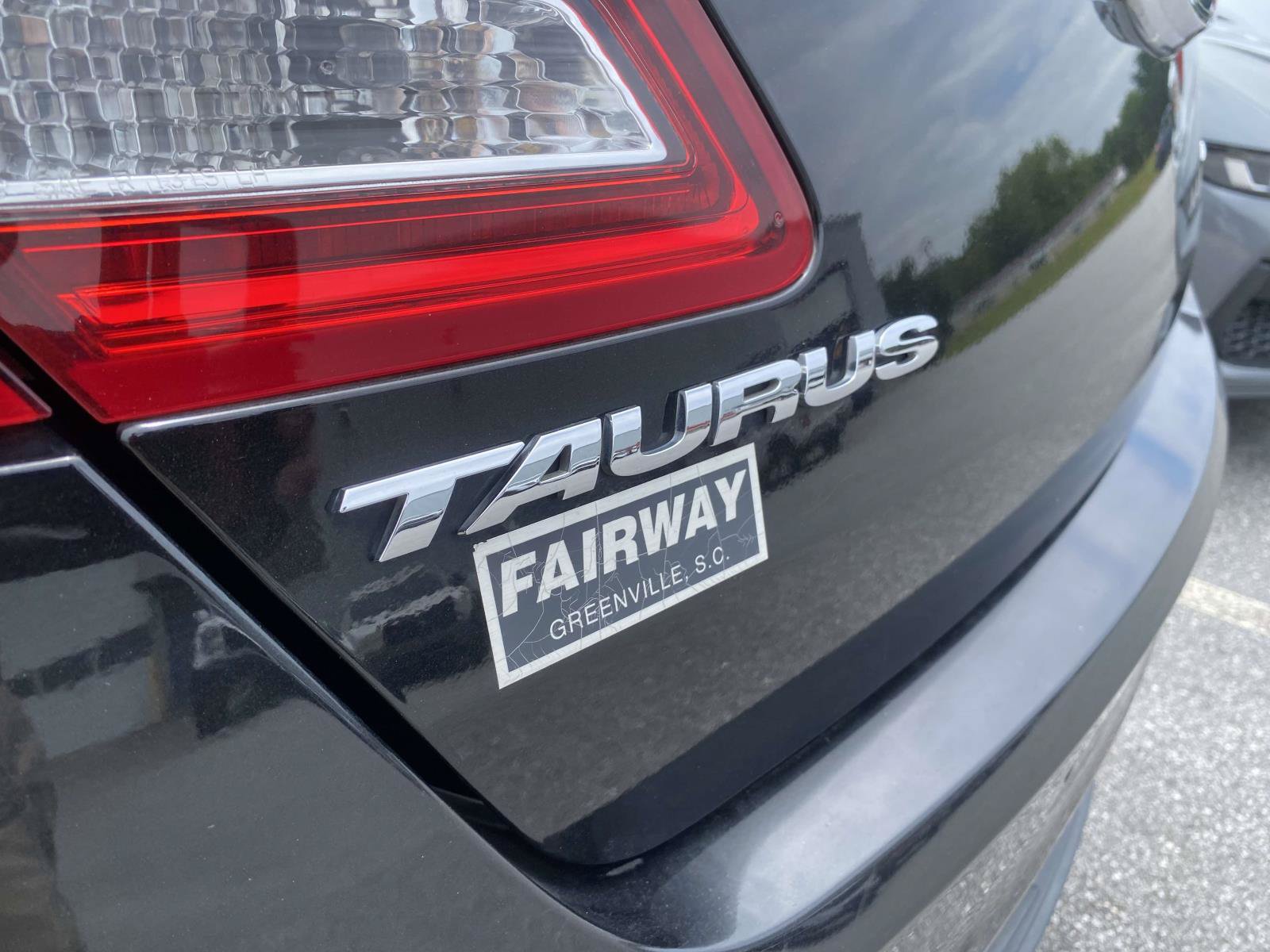 Used 2015 Ford Taurus Limited FWD image 11