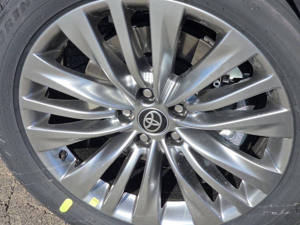 New 2026 Toyota Highlander Platinum image 21