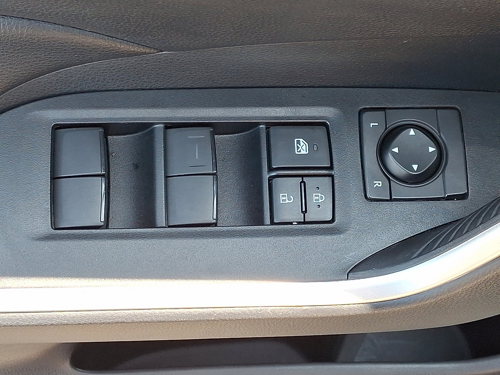 Certified 2021 Toyota RAV4 LE image 26