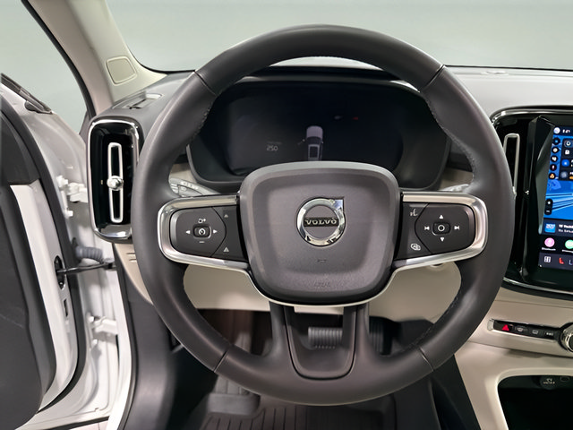 Used 2023 Volvo XC40 B5 Plus w/ Protection Package Premier AWD/4WD image 15