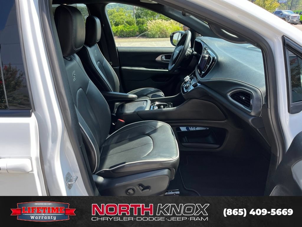 Used 2025 Chrysler Pacifica Limited FWD image 26