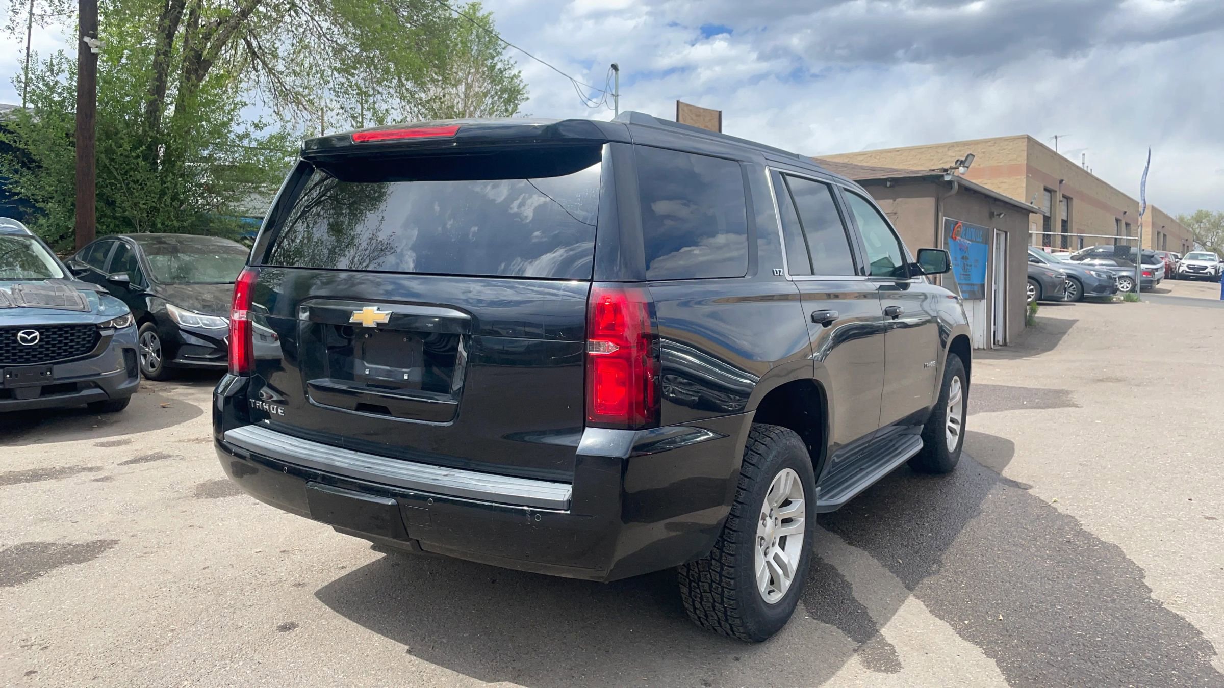 Used 2015 Chevrolet Tahoe LT w/ Luxury Package AWD/4WD image 6