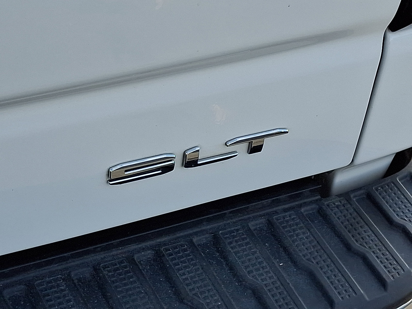 Certified 2025 GMC Sierra 1500 SLT image 32