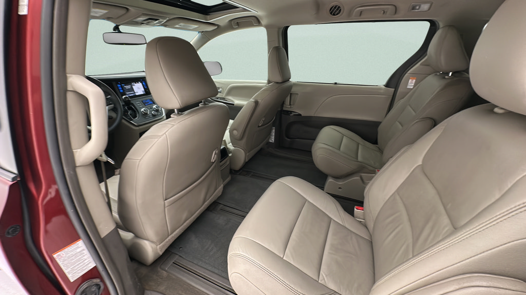 Used 2017 Toyota Sienna XLE w/ XLE Navigation Package AWD/4WD image 11
