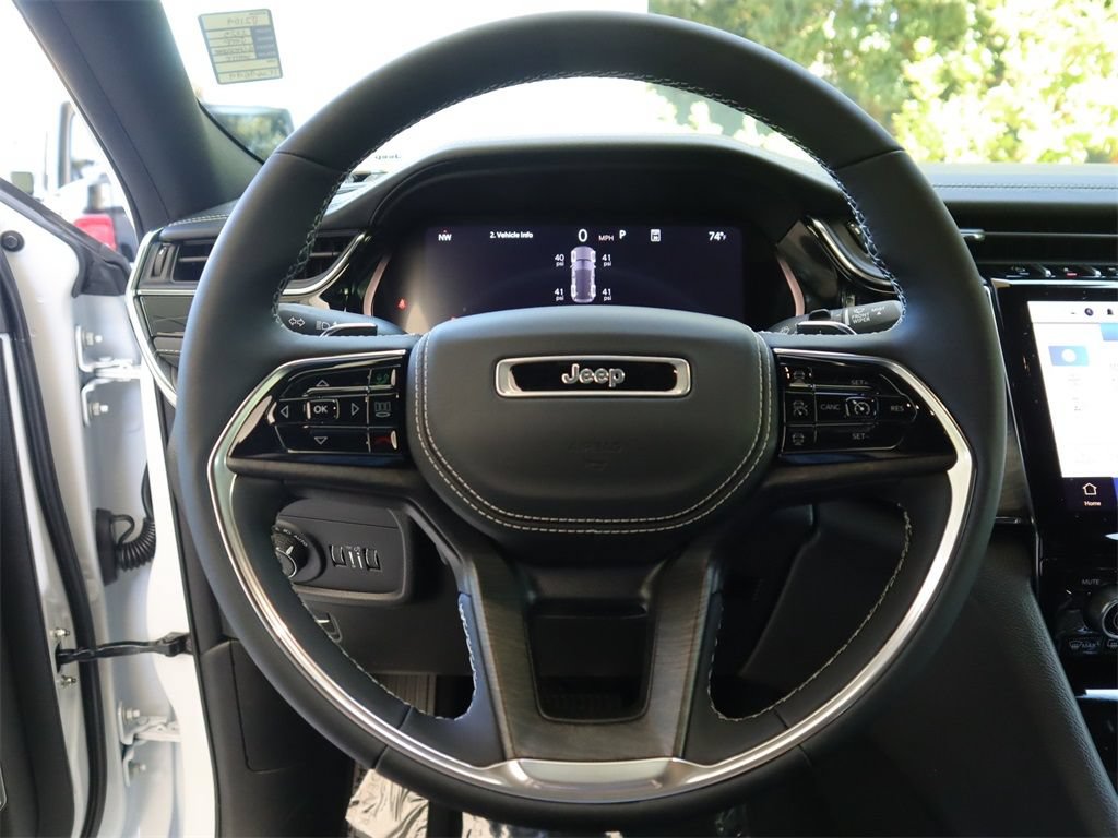 Used 2023 Jeep Grand Cherokee Overland w/ Luxury Tech Group IV RWD image 9