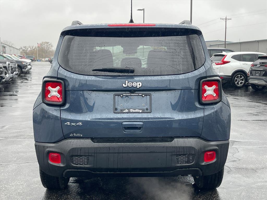 Used 2023 Jeep Renegade Latitude w/ Premium Group image 9