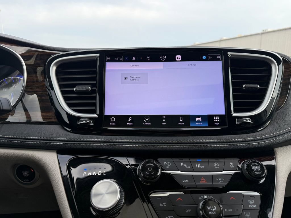 Used 2023 Chrysler Pacifica Limited AWD/4WD image 32