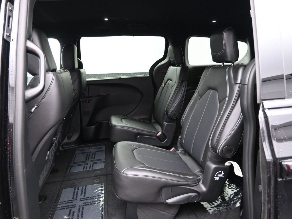 New 2026 Chrysler Pacifica Select image 24