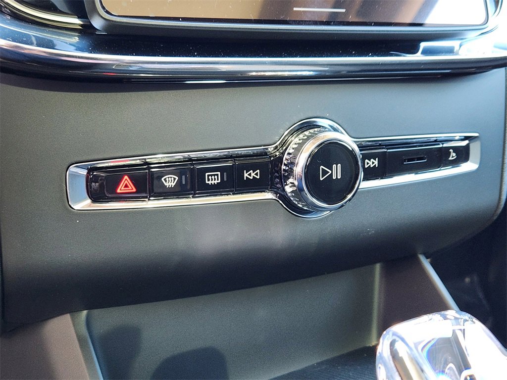 New 2026 Volvo XC90 B5 Core w/ Protection Package image 15