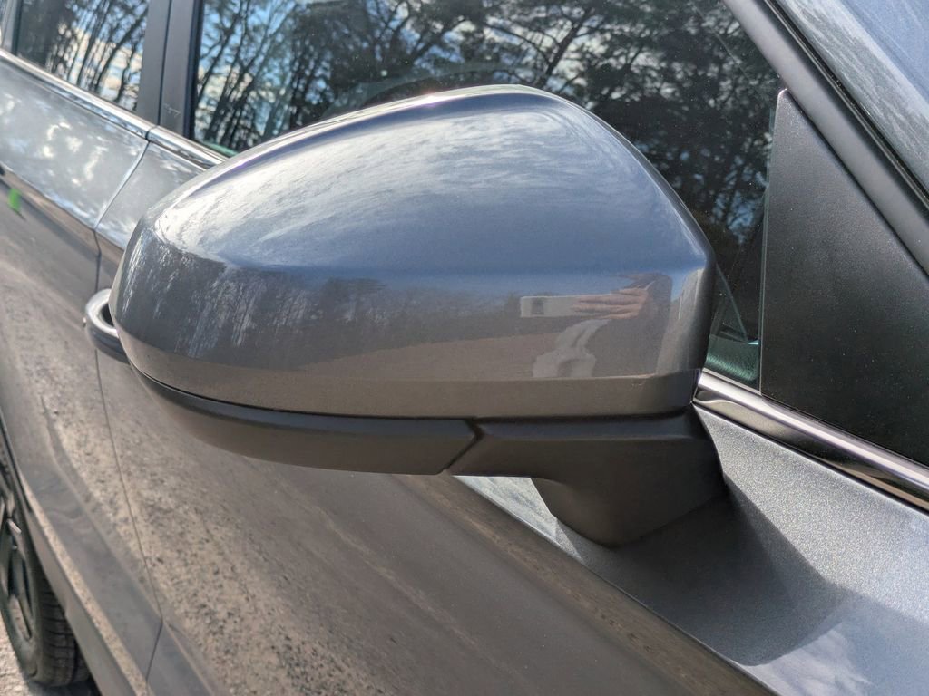 New 2026 Volkswagen Taos SE image 12