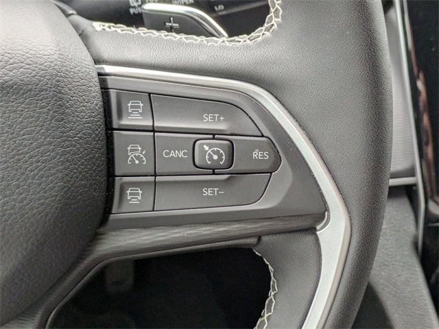 Used 2023 Jeep Grand Cherokee Laredo image 28