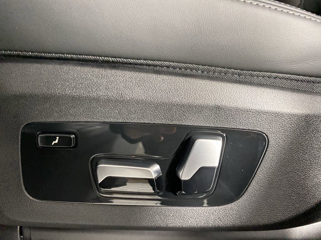 Certified 2025 BMW X7 M60i image 27