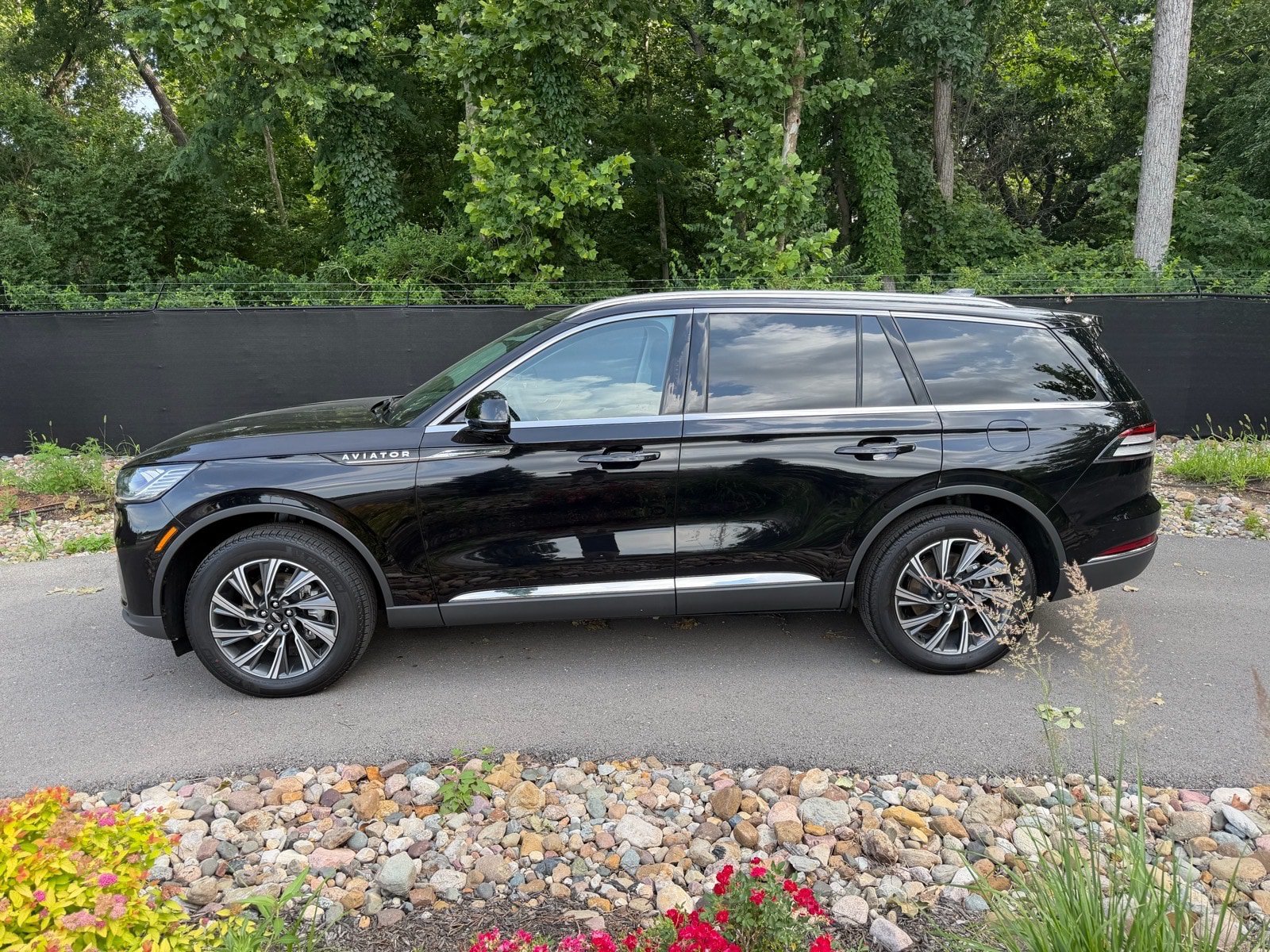 New 2026 Lincoln Aviator AWD image 2