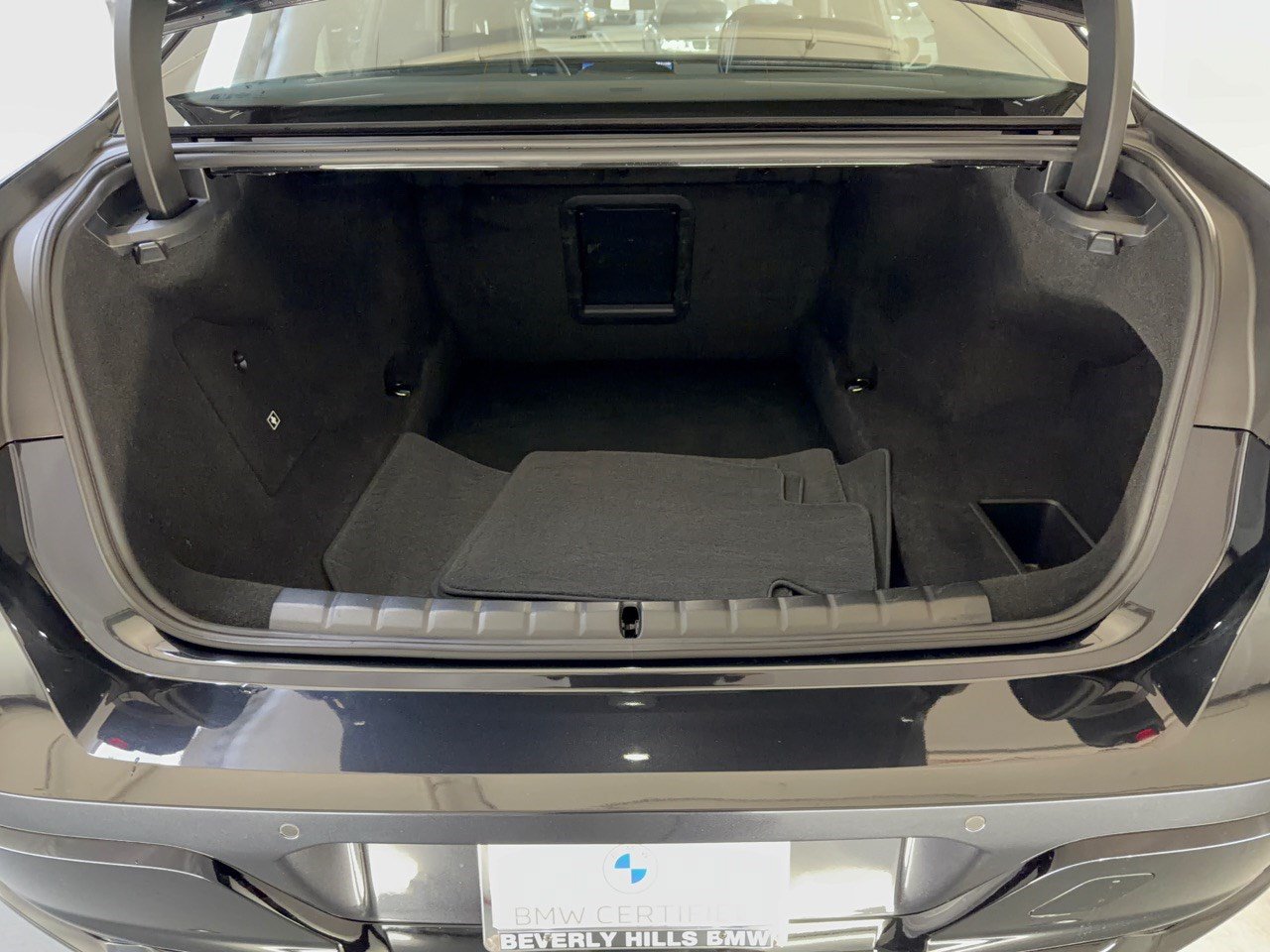 Certified 2025 BMW 750e xDrive AWD/4WD image 28
