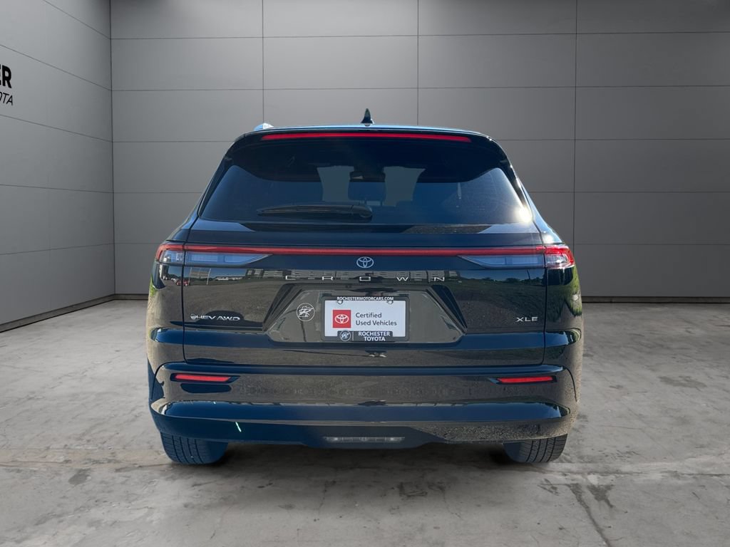 Certified 2025 Toyota Crown Signia AWD/4WD image 4