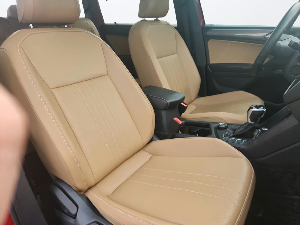 Certified 2024 Volkswagen Tiguan SE R-Line AWD/4WD image 26