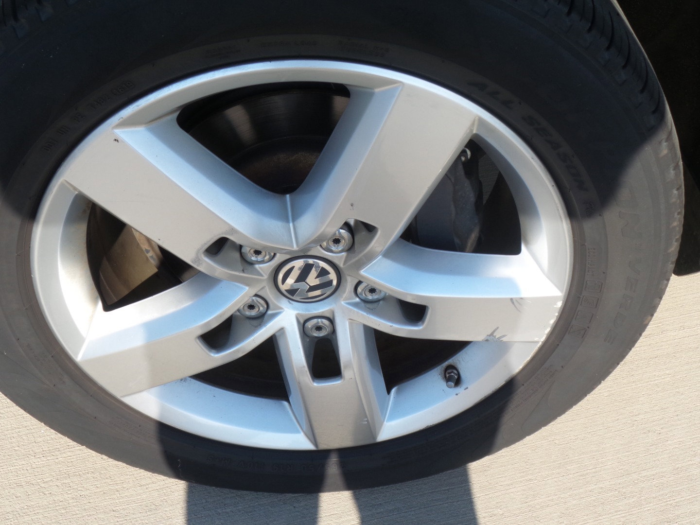 Used 2013 Volkswagen Touareg VR6 image 14