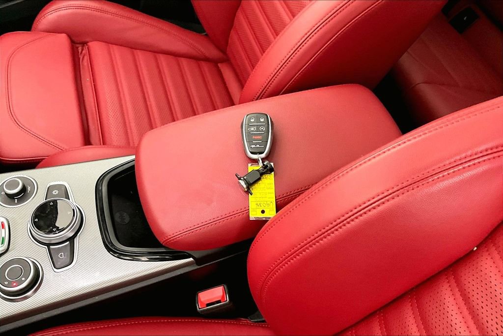Used 2025 Alfa Romeo Stelvio Sprint w/ Veloce Package image 14