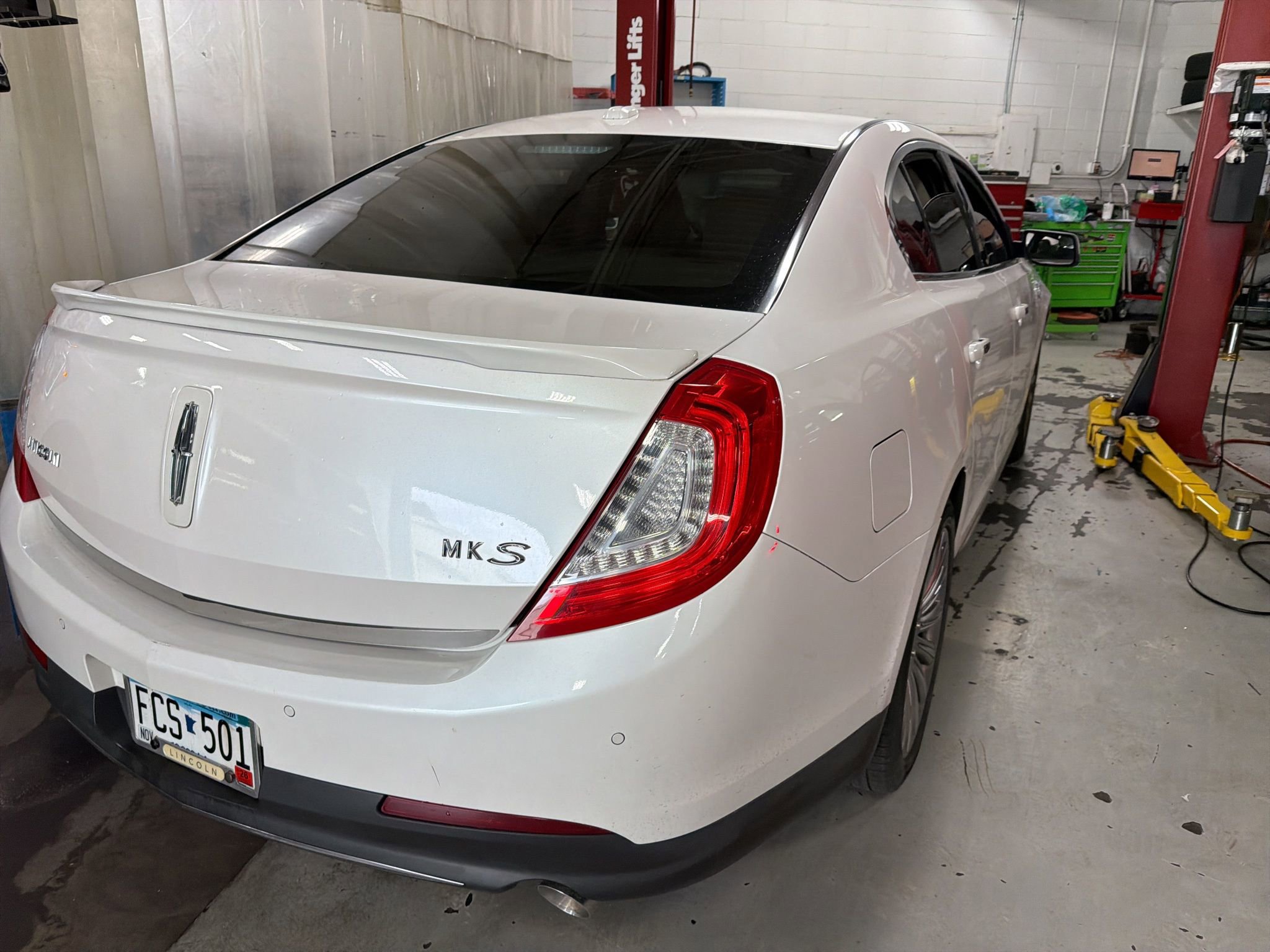 Used 2013 Lincoln MKS image 8