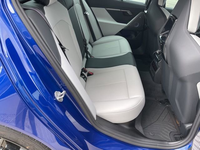 Used 2025 BMW M5 w/ Carbon Package image 18