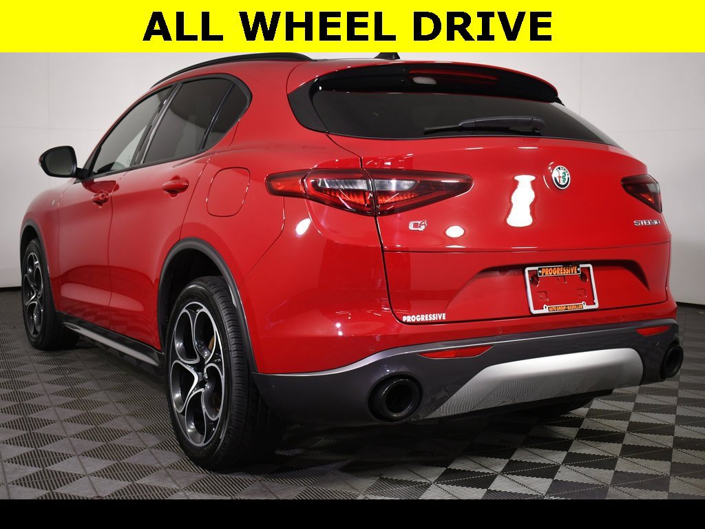 Used 2022 Alfa Romeo Stelvio Ti image 5