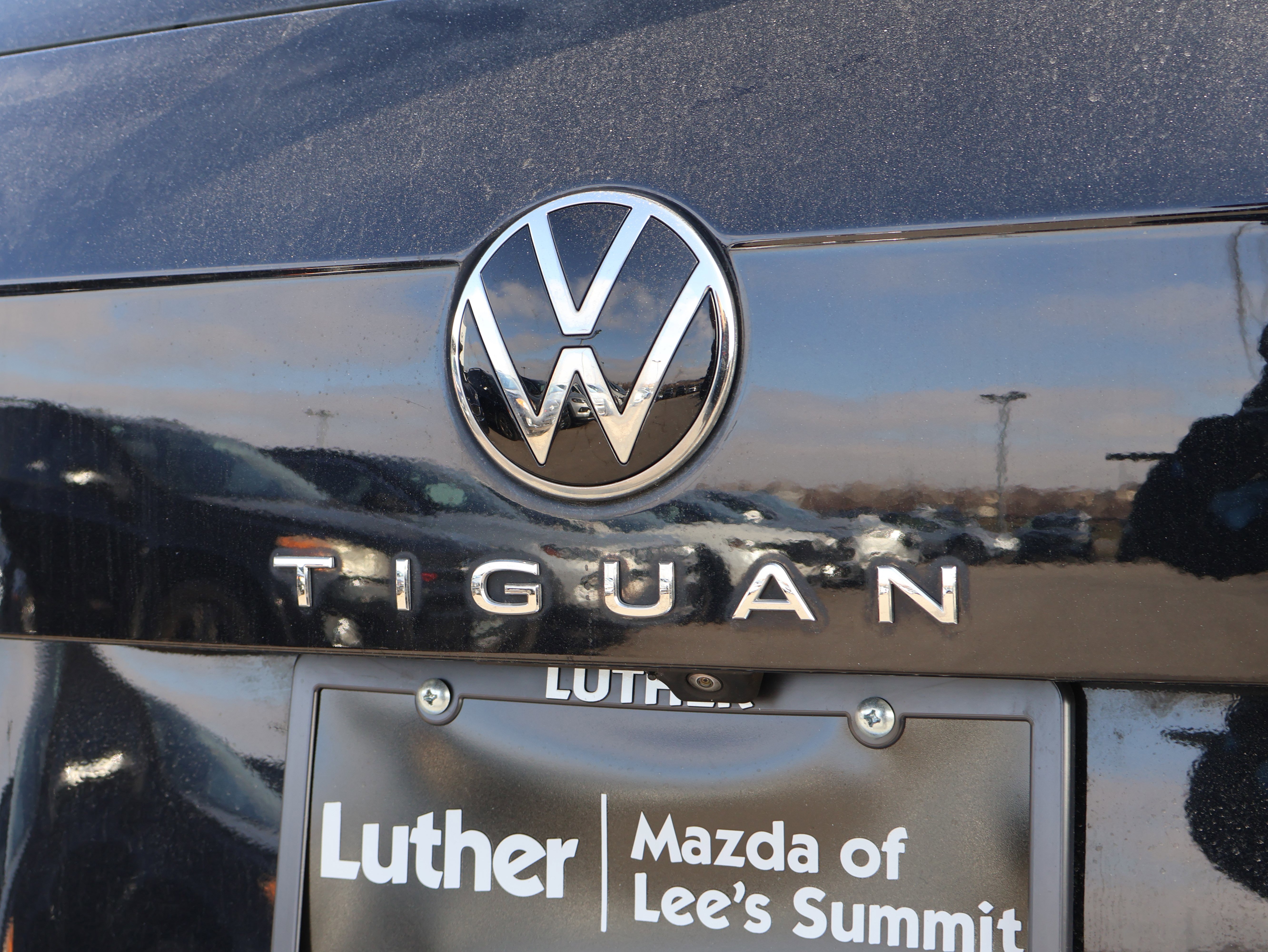 Used 2022 Volkswagen Tiguan SE w/ Panoramic Sunroof Package image 17