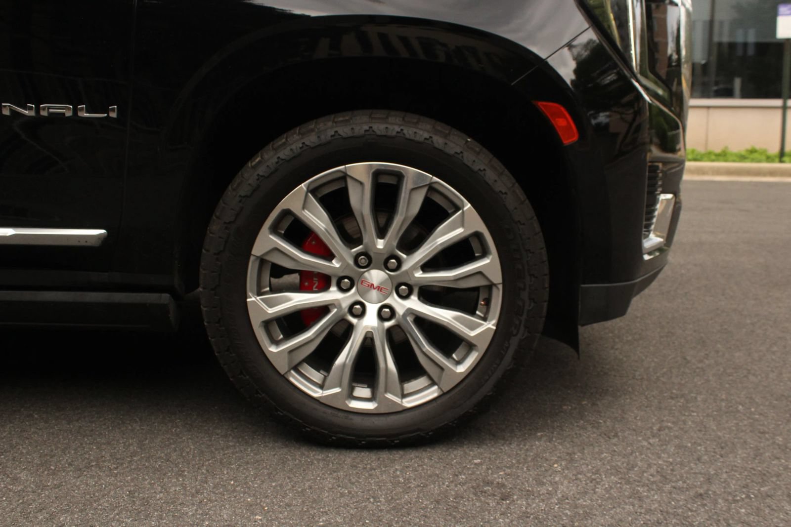 Used 2022 GMC Yukon Denali AWD/4WD image 4