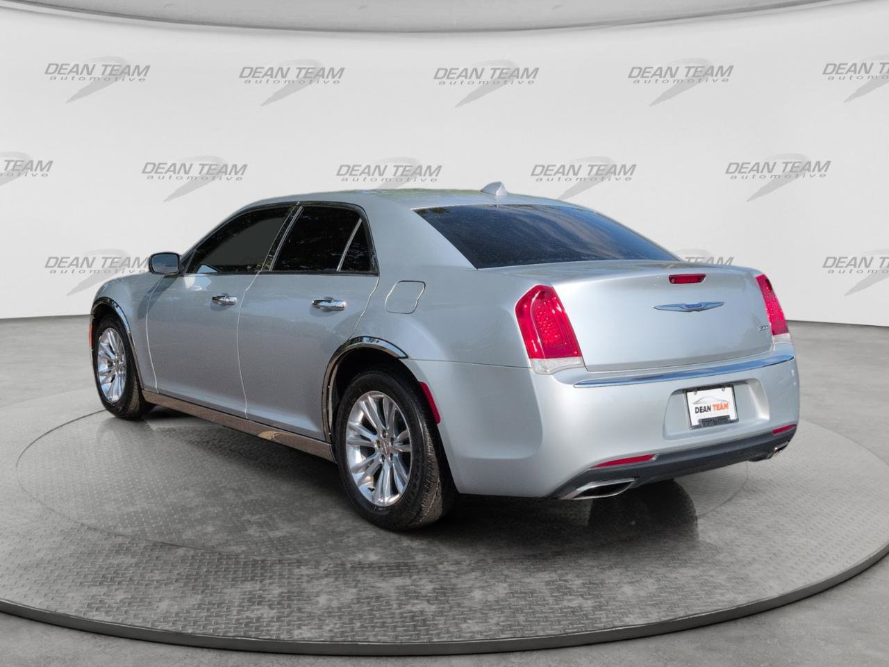 Used 2019 Chrysler 300 Touring w/ Quick Order Package 2EF RWD image 5