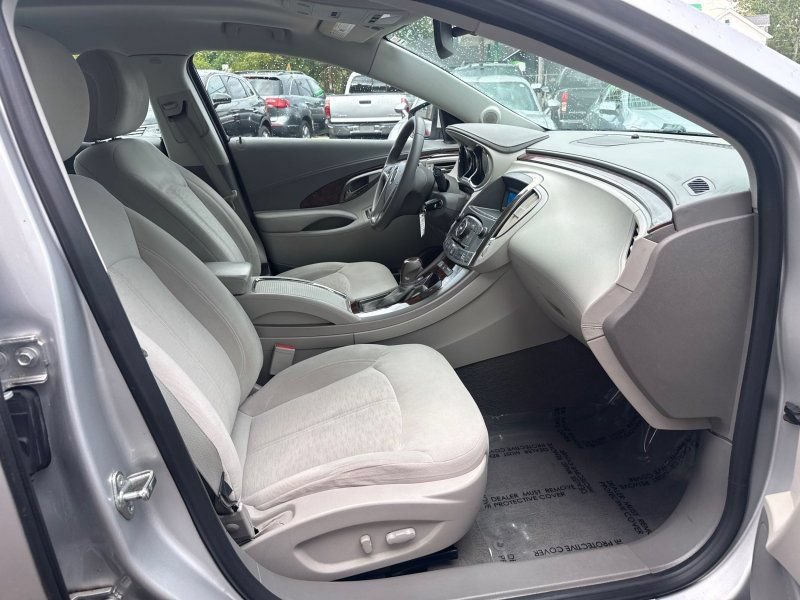 Used 2010 Buick LaCrosse CX FWD image 17
