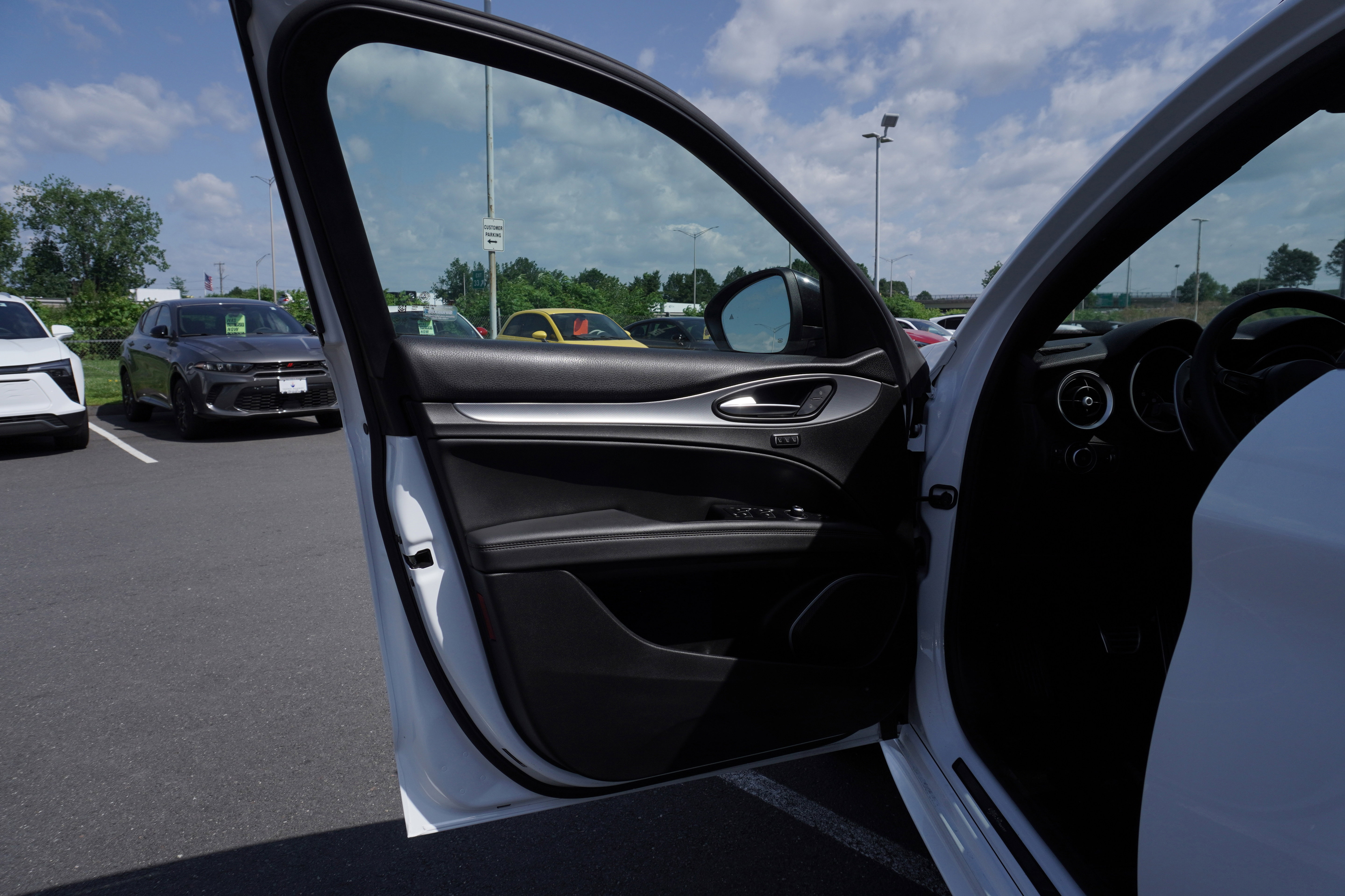 Used 2023 Alfa Romeo Stelvio Veloce image 15