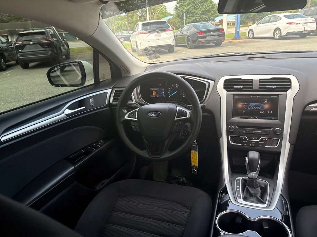 Used 2016 Ford Fusion SE FWD image 8