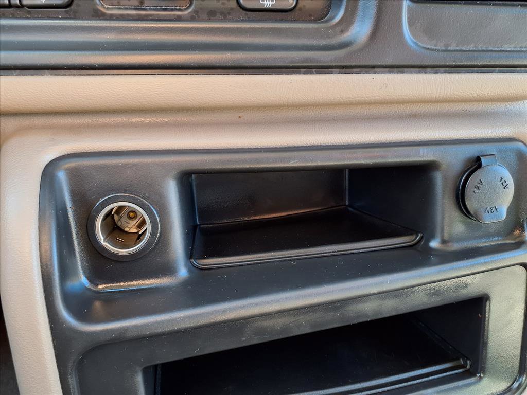 Used 2004 Chevrolet Suburban LS w/ Preferred Equipment Group image 7