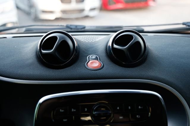 Used 2016 smart fortwo passion image 29