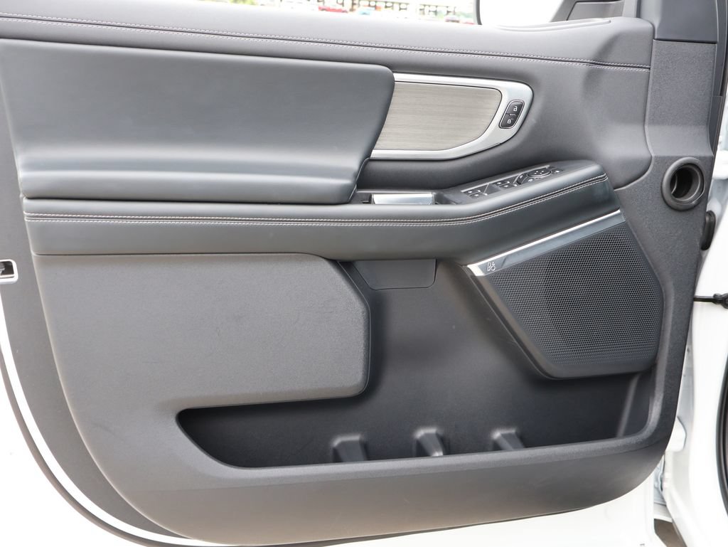 Used 2025 Ford Expedition Max Platinum AWD/4WD image 23