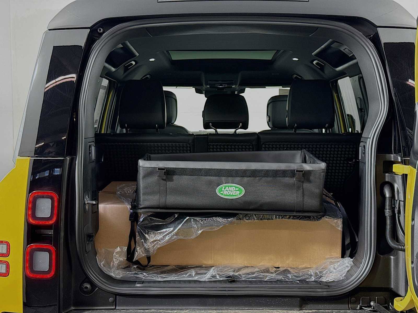 New 2026 Land Rover Defender 110 AWD/4WD image 26