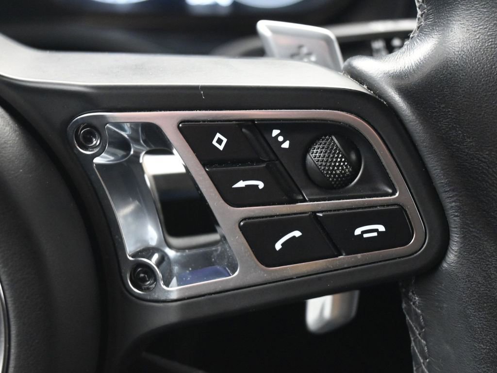 Certified 2022 Porsche Cayenne Turbo S AWD/4WD image 22