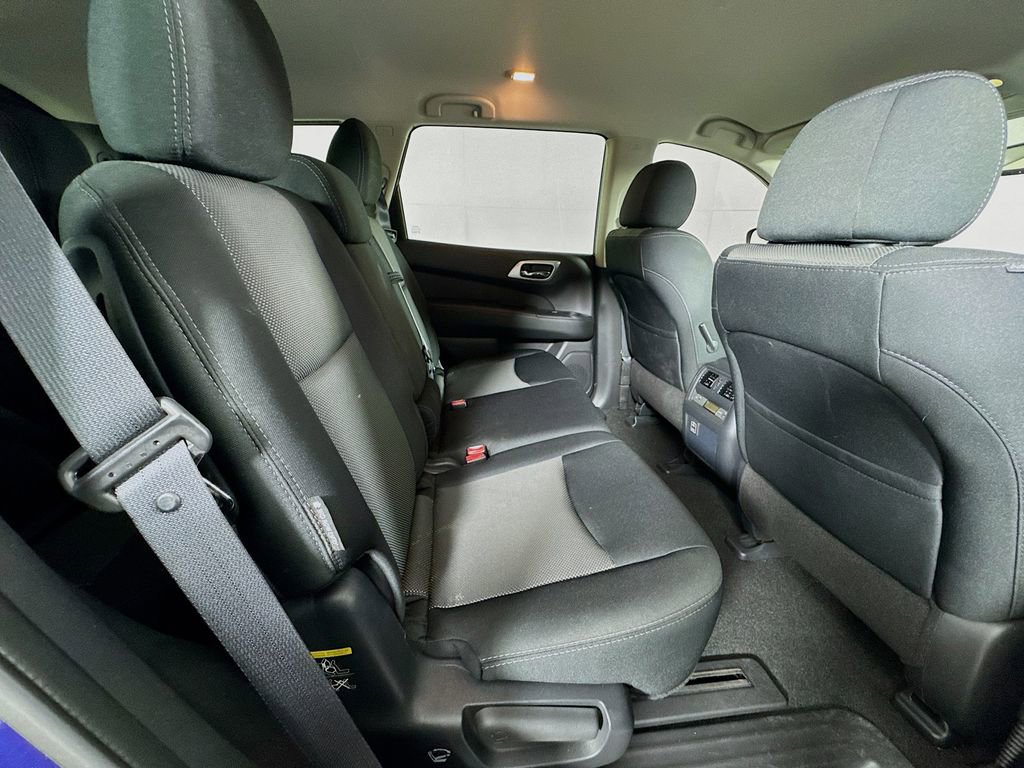Used 2018 Nissan Pathfinder SV image 32