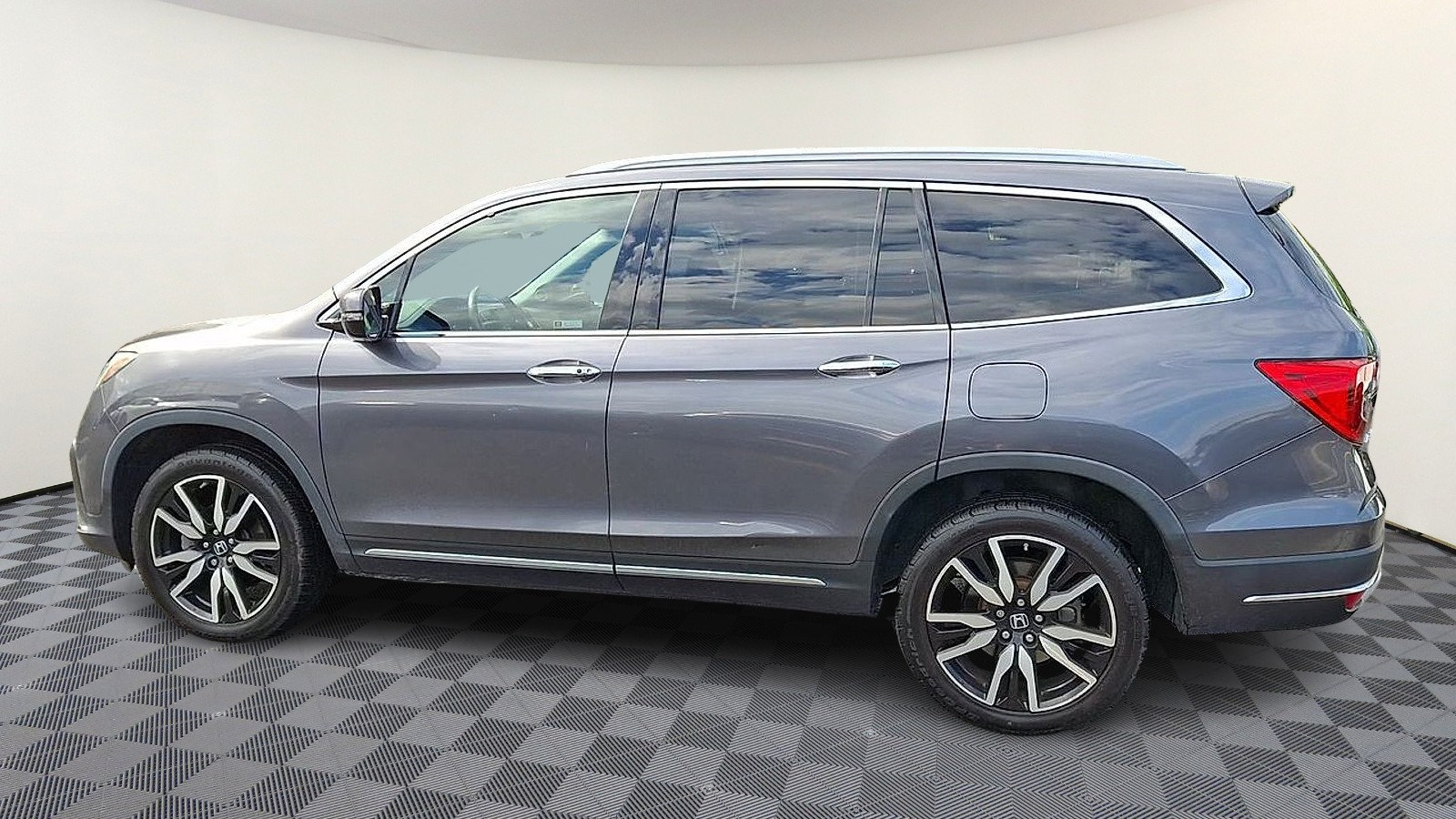 Used 2020 Honda Pilot Touring image 5