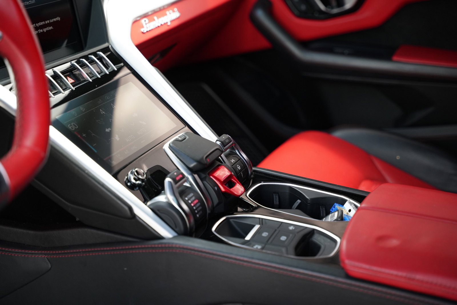 Used 2019 Lamborghini Urus AWD/4WD image 17