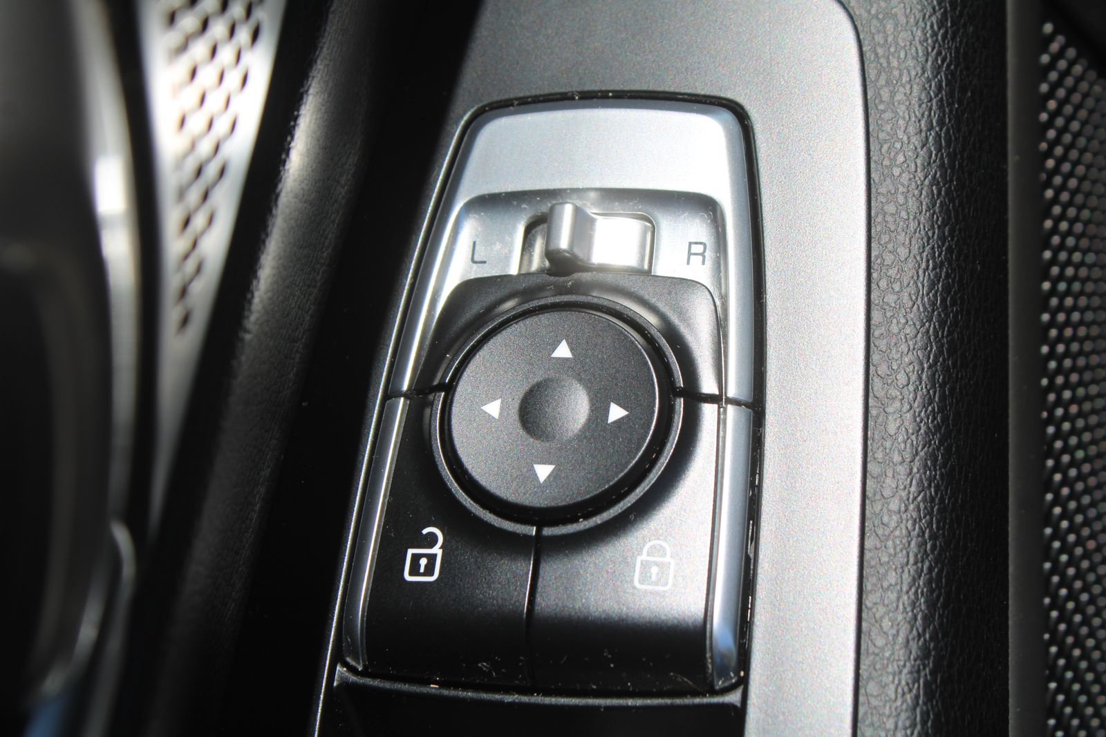 Certified 2023 Kia Telluride S w/ S Sunroof Package AWD/4WD image 21