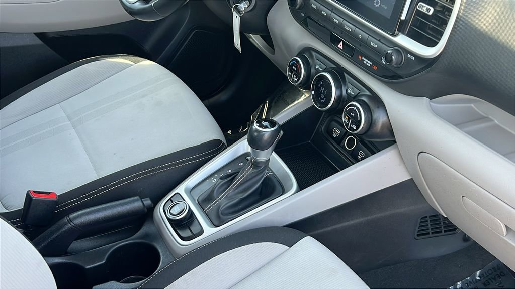 Used 2023 Hyundai Venue SEL image 12