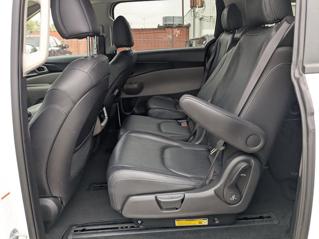 Used 2025 Kia Carnival image 26