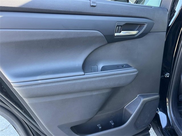 Used 2024 Toyota Highlander LE image 20