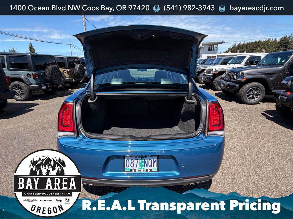 Used 2022 Chrysler 300 Touring L RWD image 22