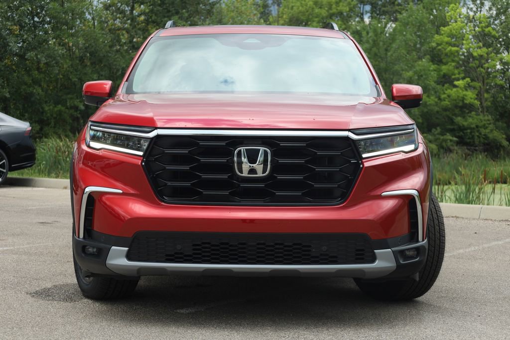 New 2025 Honda Pilot Touring image 2