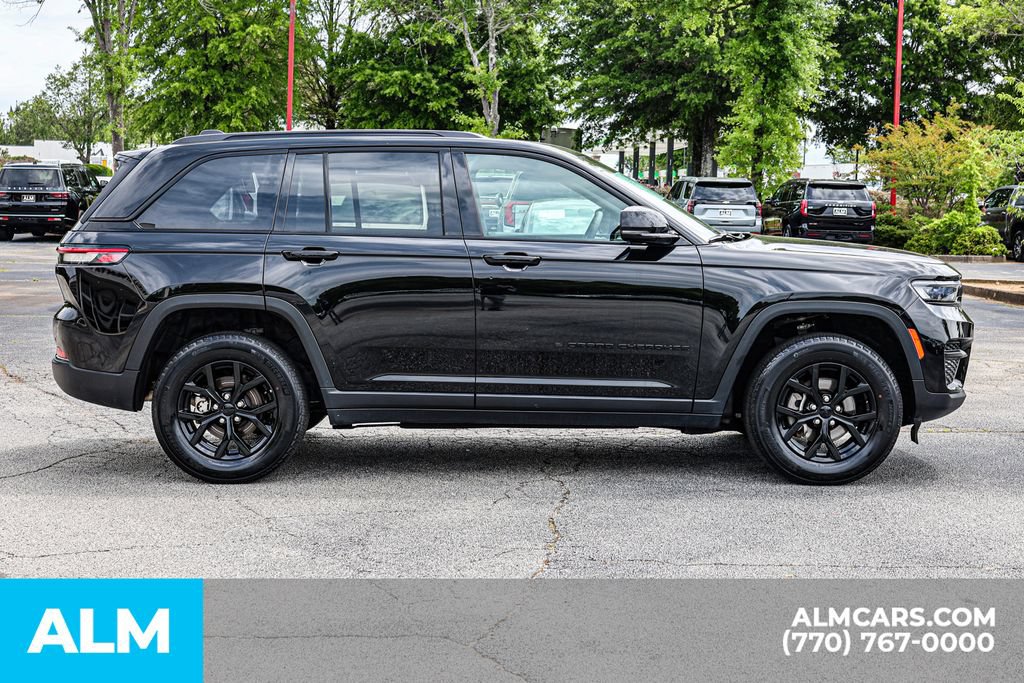 Used 2025 Jeep Grand Cherokee Altitude AWD/4WD image 9