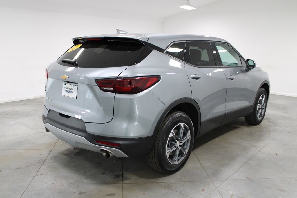 Used 2025 Chevrolet Blazer LT image 9